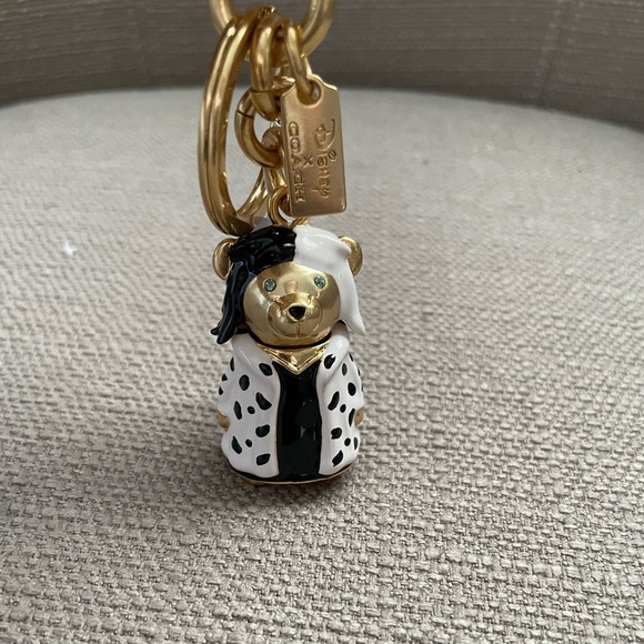 Disney X Coach Cruella Bear Bag Charm new - Picture 10 of 14